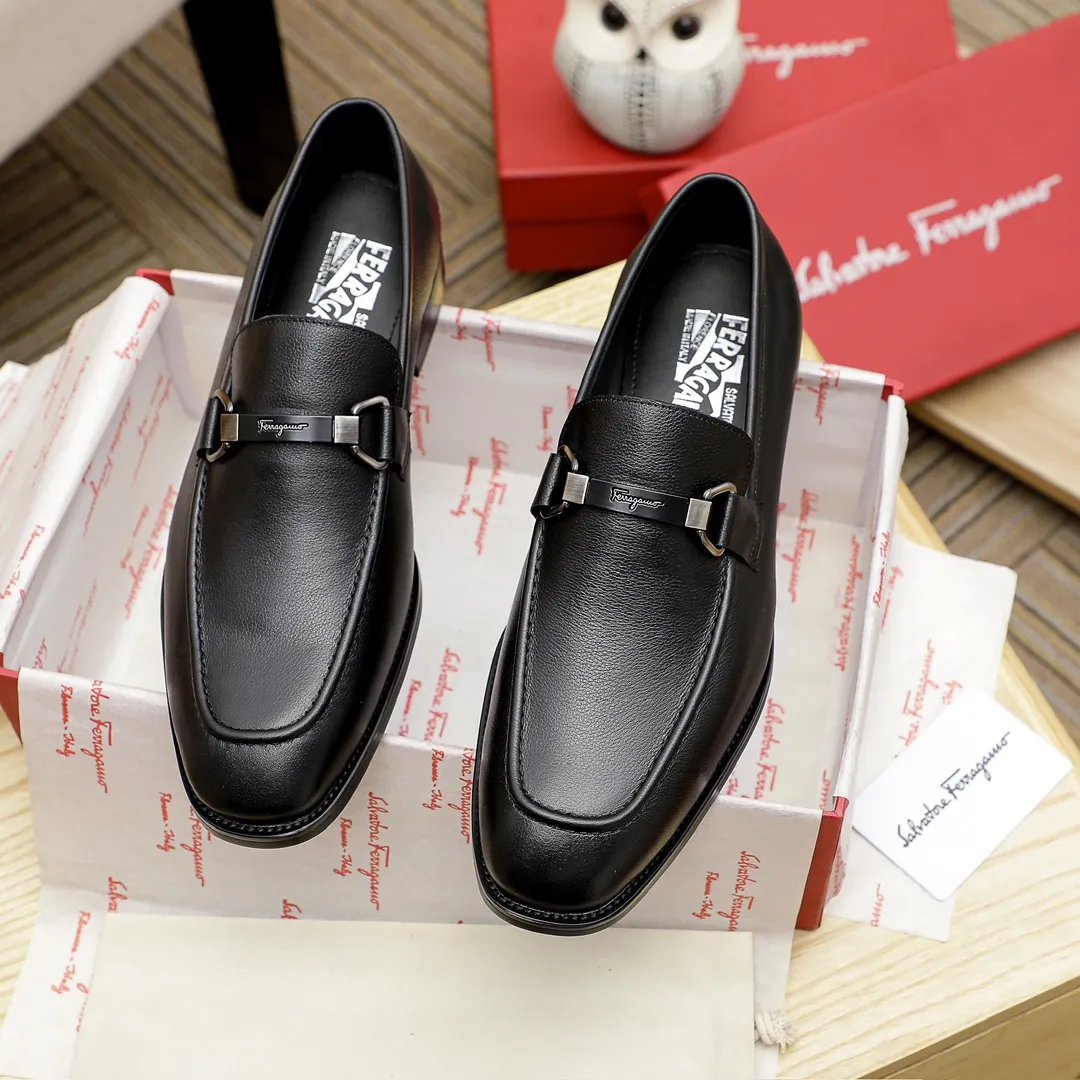 Factory price 460 🔥Ferragamo's new men's casual slip-on shoes🇨🇳Official website original 1:1 mold opening, original quality💯Fine workmanship, high-end luxury☘The upper is made of imported Italian first-layer cowhide🌴Water-dyed🐂Leather lining🍓Rubber wear-resistant and non-slip outsole, breathable and comfortable to wear🍍The first choice for high-grade men, 3 colors available! Code number 38-44 (45.46. Can be customized)